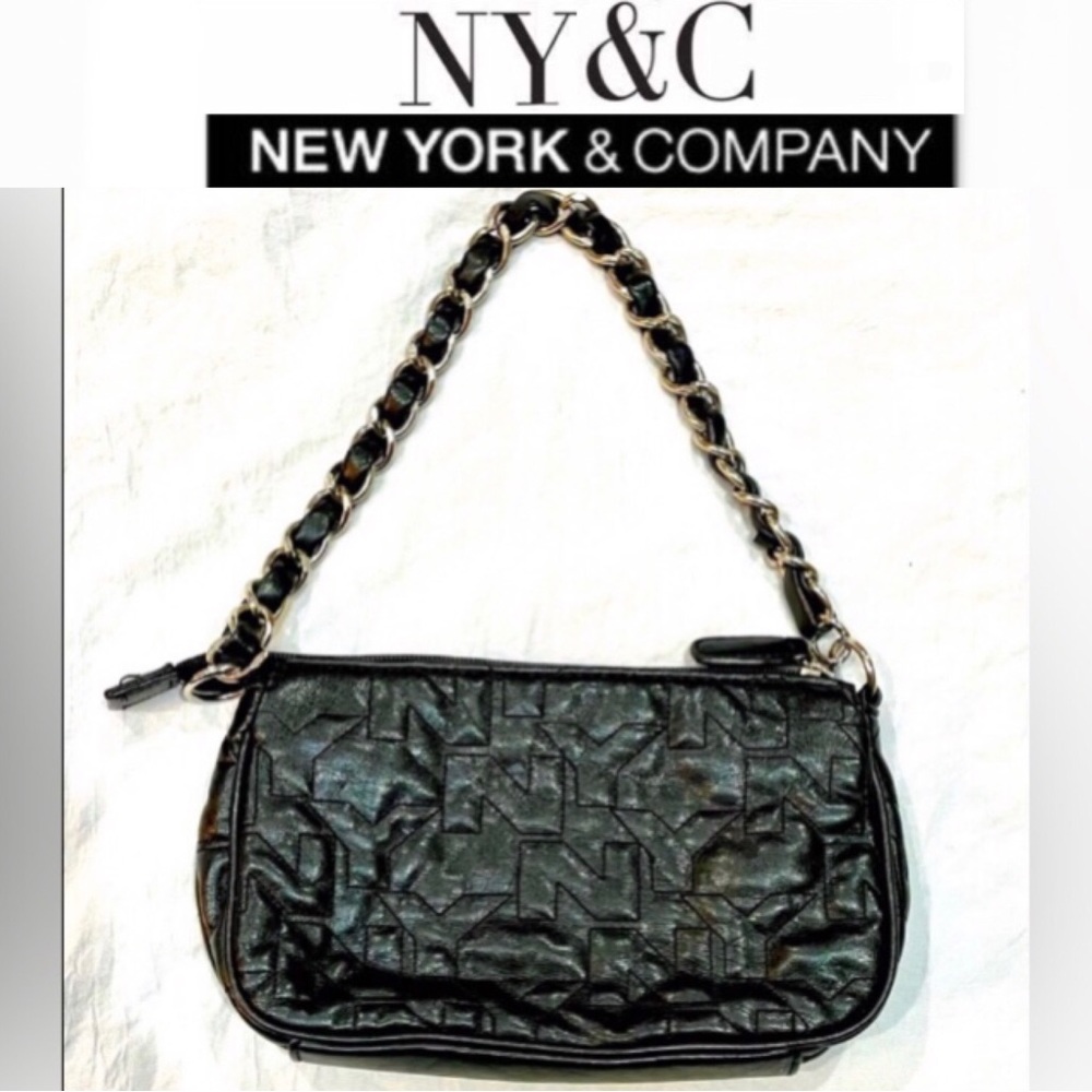 NEW YORK & CO initialed quilted black chain strap shoulder bag size 8x5 preowned